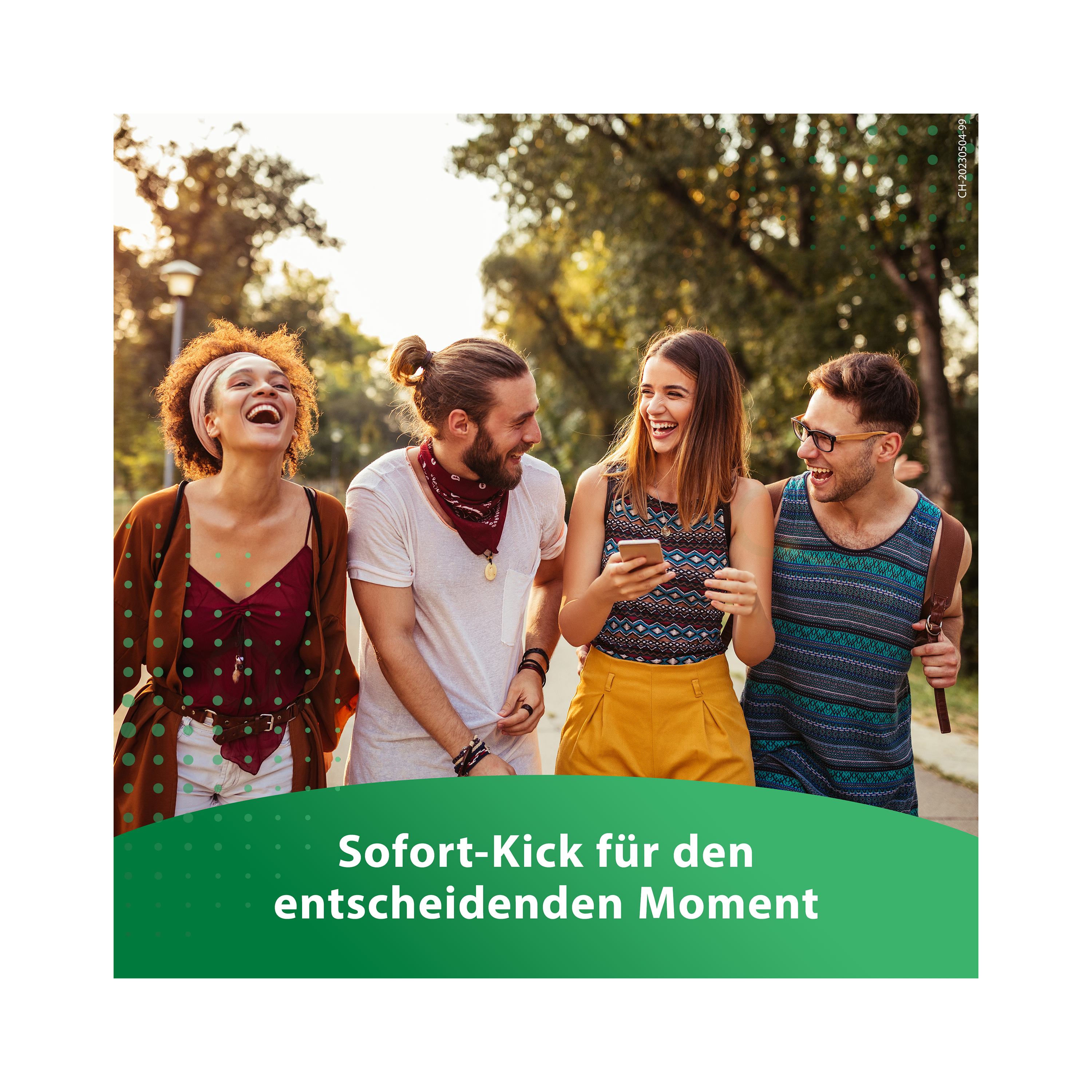 4 lachende Personen beim gehen. Titel: Sofort-Kick für den entscheidenden Moment